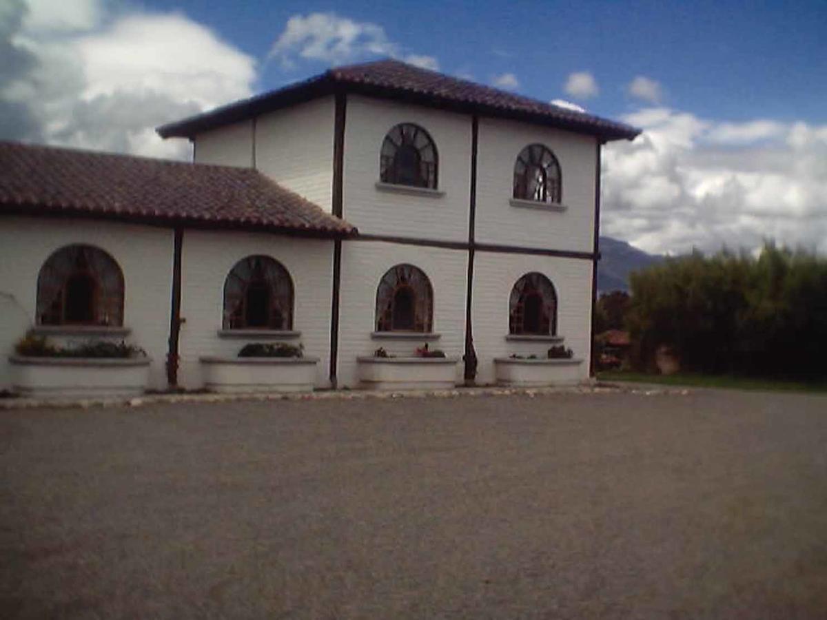 Hosteria Hacienda Pueblo Viejo Atuntaqui Bagian luar foto